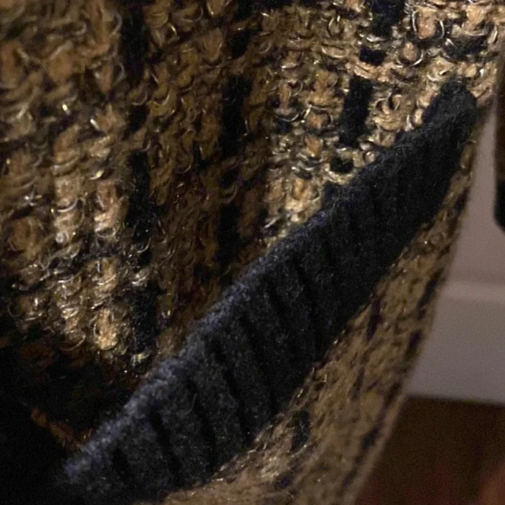 Karl Lagerfeld Black and Gold long cardigan with Classic Elegance - Picture 6 of 10